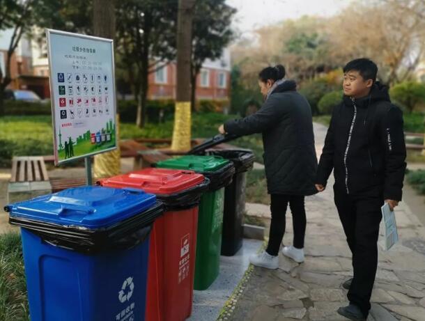 北京小区采用新式的垃圾分类设备
