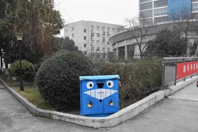 宁波学生设计了智能分类垃圾箱